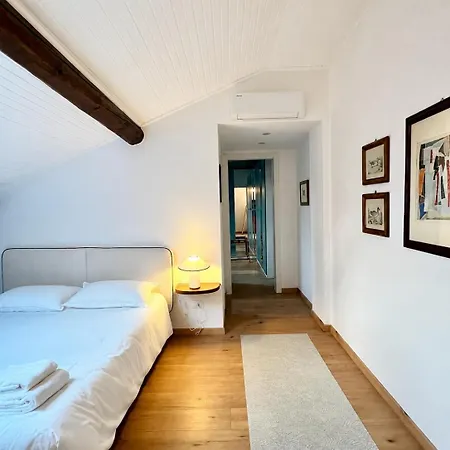Casa Il Nido Bright Rooftop Nest アパート レッコ